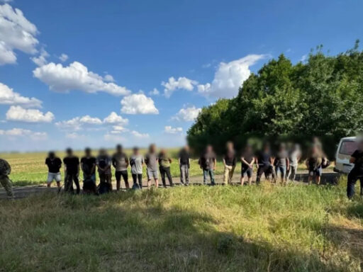15 українських чоловіків затримали недалеко від кордону