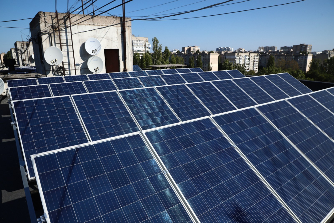 Економія і незалежність від відключень: як сонячні панелі рятують багатоповерхівку в Одесі?