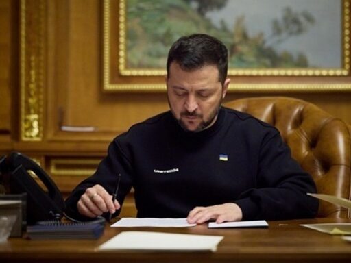 Зеленський підписав закони про ввезення енергообладнання без мит і ПДВ